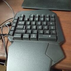 ゲーミング付属キーボード