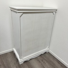 ホワイトチェストの画像