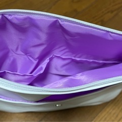 【新品未使用】シルバー　ポーチの画像
