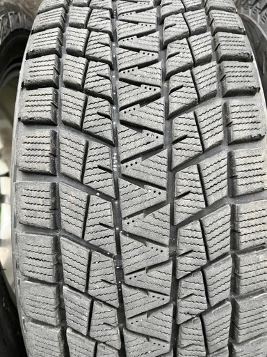 215 65 16バリ山スタッドレスホイール付き
4本