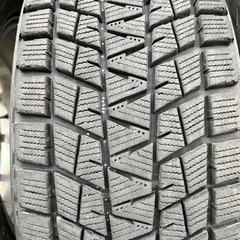 215 65 16バリ山スタッドレスホイール付き
4本の画像