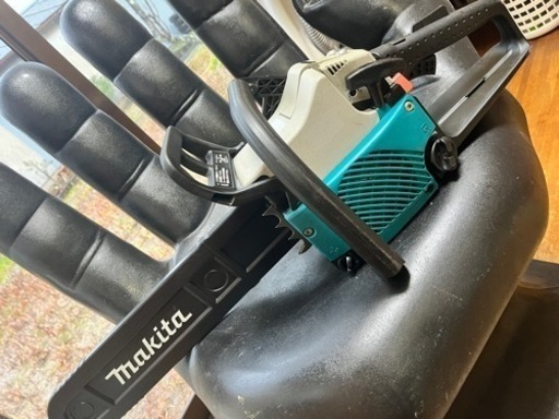 マキタチェンソー 、MDE400エンジン式