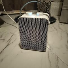 首振りセラミックファンヒーター ニトリ の画像