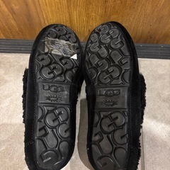 【新品】UGG アンスレー ブレイド ブラック スエードファー モカシン ローファー レディース JP23の画像