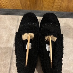 【新品】UGG アンスレー ブレイド ブラック スエードファー モカシン ローファー レディース JP23の画像