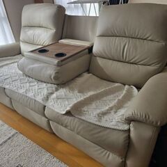 ニトリリクライナー 電動ソファー販売