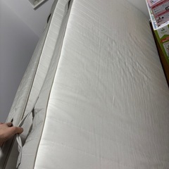 IKEAセミシングルベッド マットレス２つの画像