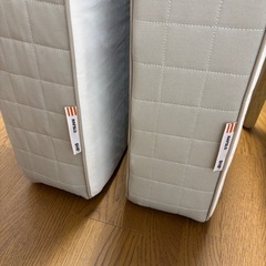 IKEAセミシングルベッド マットレス２つの画像
