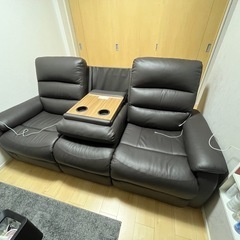 USBポート付き三人掛け電動ソファーの画像