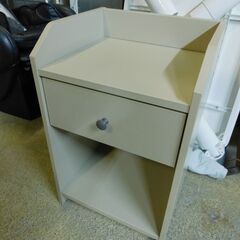 IKEA イケア HAUGA ハウガ サイドテーブル ナイトテーブルの画像