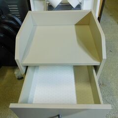 IKEA イケア HAUGA ハウガ サイドテーブル ナイトテーブルの画像