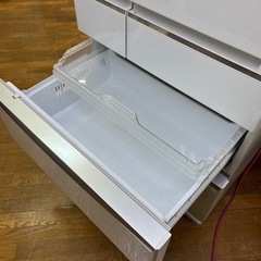 大容量700L!! MITSUBISHI 6ドア冷蔵庫 MR-WX71Z-W1 2016年の画像