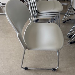 残り10脚　美品　重なる椅子　食堂や事務所でいかがでしょうかの画像
