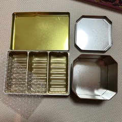 ディズニー等お菓子空箱☆缶と紙製凹み傷ありの画像