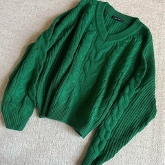 グリーンニット
