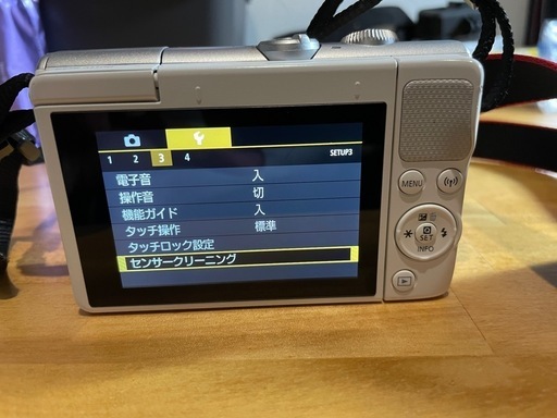 ミラーレス一眼　EOS M100 ボディ