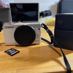 ミラーレス一眼　EOS M100 ボディの画像