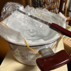 ホーロー　両手鍋　お玉付き　新品の画像