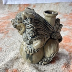 珍しいシーサーの花瓶の画像