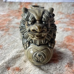 珍しいシーサーの花瓶の画像