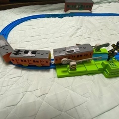 プラレール　車両と踏切、駅セット