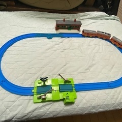 プラレール　車両と踏切、駅セットの画像
