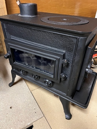 【新古品　未使用】薪ストーブ 鋳物 型式不明