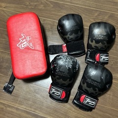 ボクシンググローブ