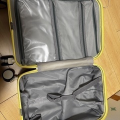 多機能キャリーケース、カバー付きの画像