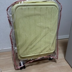 多機能キャリーケース、カバー付きの画像