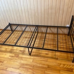ベッドフレームの画像