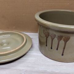 漬物保存容器（蓋付）　日本製　久松　保存容器　陶器　蓋付切立瓶　高さ15㎝（蓋無し13㎝） 直径22㎝（内径20㎝） 重量：3㎏の画像