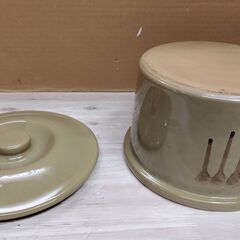 漬物保存容器（蓋付）　日本製　久松　保存容器　陶器　蓋付切立瓶　高さ15㎝（蓋無し13㎝） 直径22㎝（内径20㎝） 重量：3㎏の画像