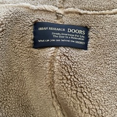 【URBAN RESEARCH DOORS】ベージュ フード付き ムートンコートの画像