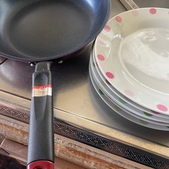 ミキサー、フライパン、食器、水切りの画像