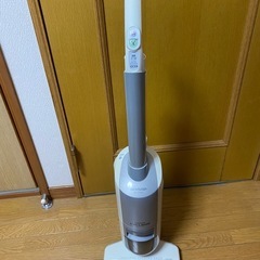 ほうき形電気掃除機