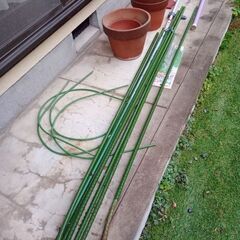 （お話中）植木鉢　園芸用ポールなどの画像