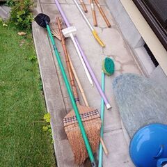（お話中）植木鉢　園芸用ポールなどの画像