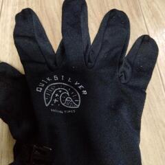 インナーグローブ　Mサイズ　クイックシルバー　手袋の画像