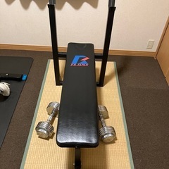 ベンチプレス台とダンベル