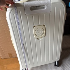 新品未使用キャリーケース USBポートの画像
