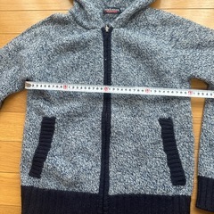 ニューヨーカーのニットパーカーの画像