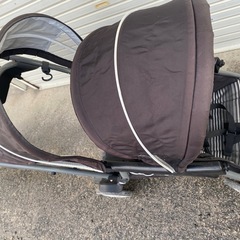 お話し中　付属品出てきました！二人乗りベビーカーの画像