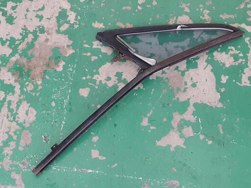 日産純正（NISSAN）　ｽｶｲﾗｲﾝ(GC10/ﾊｺｽｶ)純正　三角窓/ﾄﾞｱｸｵｰﾀｰｶﾞﾗｽ　片側　1ｾｯﾄ　☆当時モノ!!☆