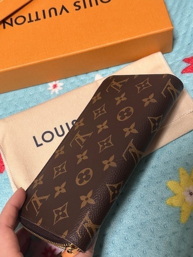 LV財布