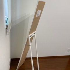 どんな部屋にも馴染む姿鏡の画像