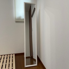 どんな部屋にも馴染む姿鏡の画像