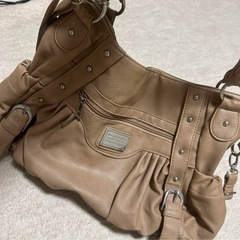 ベージュショルダーバッグ