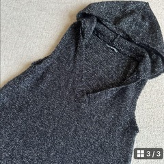 フード付きノースリーブニットベストの画像