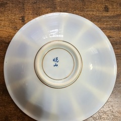 青が綺麗なお皿の画像